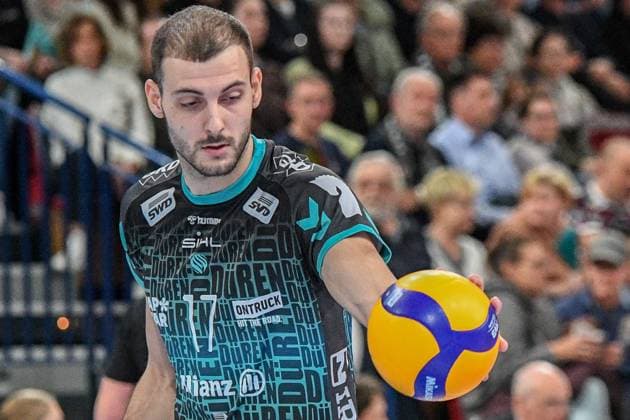 Francois Huetz Powervolleys Düren, 17 on serve, single frame, action, action, 14 03 2025, Düren Germany , Volleyball, 1 Bundesliga Men, SWD Powervolleys Düren FT 1844 Freiburg xmhx