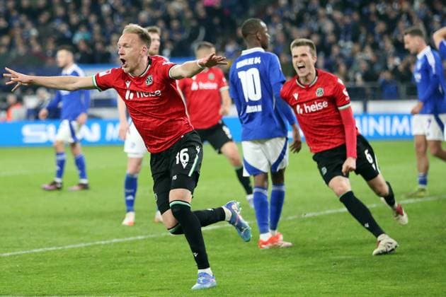14 03 2025, xrekx, Fußball 2 Bundesliga, FC Schalke 04 Hannover 96 v l Torjubel nach dem Tor zum 1 2 celebrating the goal celebrate durch Havard Nielsen Hannover 96 DFL DFB REGULATIONS PROHIBIT ANY USE OF PHOTOGRAPHS as IMAGE SEQUENCES and or QUASI VIDEO Gelsenkirchen