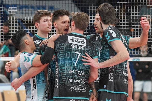 The Powervolleys Düren team celebrating a point, jubilation, celebrate the point, celebration, action, action, 14 03 2025, Düren Germany , Volleyball, 1 Bundesliga Men, SWD Powervolleys Düren FT 1844 Freiburg xmhx