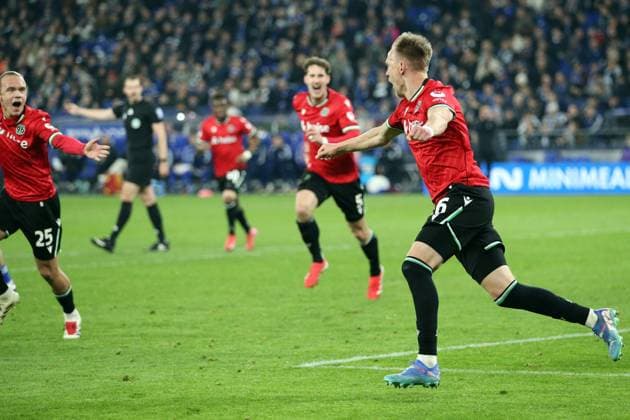 14 03 2025, xrekx, Fußball 2 Bundesliga, FC Schalke 04 Hannover 96 v l Torjubel nach dem Tor zum 1 2 celebrating the goal celebrate durch Havard Nielsen Hannover 96 DFL DFB REGULATIONS PROHIBIT ANY USE OF PHOTOGRAPHS as IMAGE SEQUENCES and or QUASI VIDEO Gelsenkirchen
