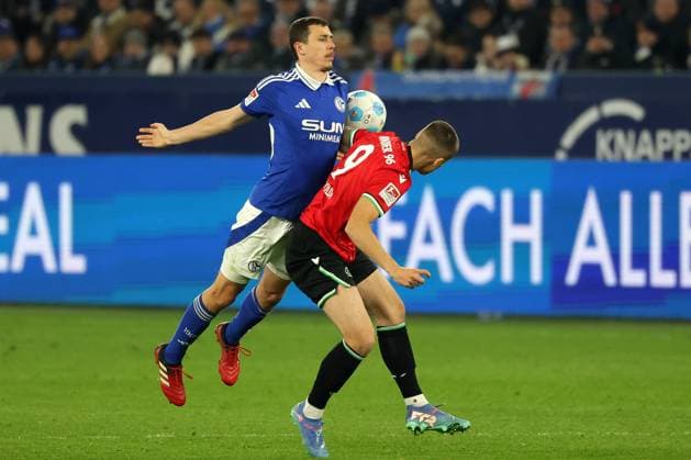 Soccer, 2 Bundesliga FC Schalke 04 Hannover 96, Matchday 26, Veltins Arena, Ron Schallenberg FC Schalke 04 and Nicolo Tresoldi Hannover 96 in a duel, DFB DFL REGULATIONS PROHIBIT ANY USE OF PHOTOGRAPHS AS IMAGE SEQUENCES AND OR QUASI VIDEO Copyright: JoachimxBywaletz xJB-Sportfoto