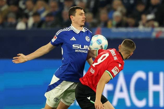 Soccer, 2 Bundesliga FC Schalke 04 Hannover 96, Matchday 26, Veltins Arena, Ron Schallenberg FC Schalke 04 and Nicolo Tresoldi Hannover 96 in a duel, DFB DFL REGULATIONS PROHIBIT ANY USE OF PHOTOGRAPHS AS IMAGE SEQUENCES AND OR QUASI VIDEO Copyright: JoachimxBywaletz xJB-Sportfoto