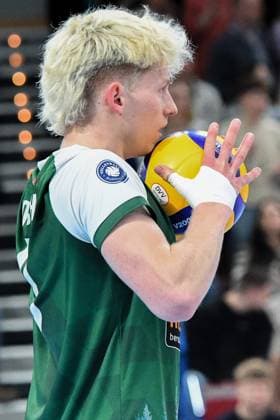 Fabian Hosch FT 1844 Freiburg, 9 on serve, single frame, action, action, 14 03 2025, Düren Germany , Volleyball, 1 Bundesliga Men, SWD Powervolleys Düren FT 1844 Freiburg xmhx