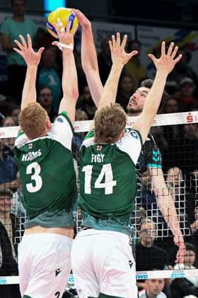 from left Yannik Harms FT 1844 Freiburg, 3 , Charles Figy FT 1844 Freiburg, 14 during block formation, Matthew Neaves Powervolleys Düren, 14 smashes the ball, 14 03 2025, Düren Germany , Volleyball, 1 Bundesliga Men, SWD Powervolleys Düren FT 1844 Freiburg xmhx