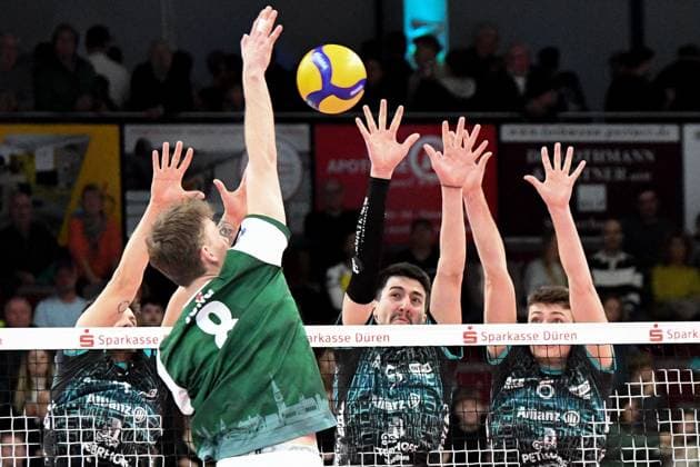 from left Anton Jung FT 1844 Freiburg, 8 2 from left, smashes the ball, 14 03 2025, Düren Germany , Volleyball, 1 Bundesliga Männer, SWD Powervolleys Düren FT 1844 Freiburg xmhx