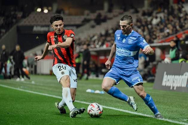 FOOTBALL : OGC Nice vs AJ Auxerre - ligue 1 - 14 3 25 Auxerre s forward 10 GaÃ«tan Perrin and Nice™s defender 20 Tom Louchet during the during the French L1 football match between OGC Nice and AJ Auxerre at Allianz Riviera Stadium of Nice, south France, on March 14, 2025. NICEFrance  Copyright: xfredxDIDES psnewzx