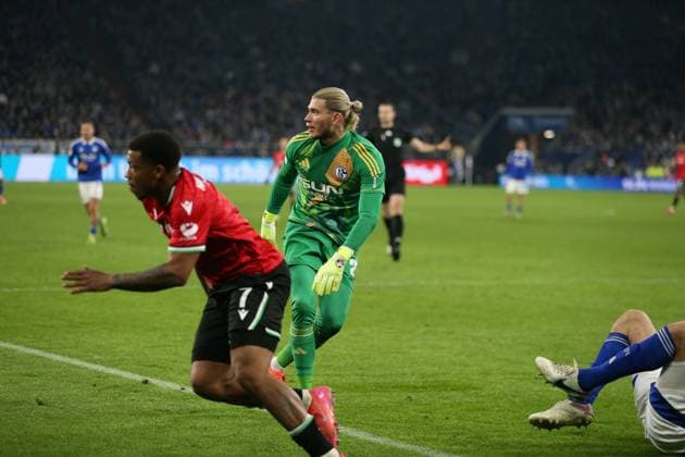 14 03 2025, xrekx, Soccer 2 Bundesliga, FC Schalke 04 Hannover 96 v l Loris Karius FC Schalke 04 Jessic Ngankam Hannover 96 DFL DFB REGULATIONS PROHIBIT ANY USE OF PHOTOGRAPHS as IMAGE SEQUENCES and or QUASI VIDEO Gelsenkirchen