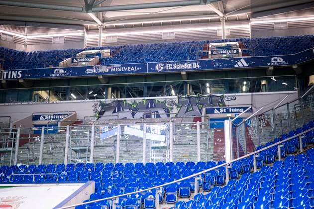 14 03 2025 Soccer, 2024 2025, 2 Bundesliga, Matchday 26, FC Schalke 04 Hannover 96 Fanblock Gästefans mit Graffiti von Fans Hannover DFL REGULATIONS PROHIBIT ANY USE OF PHOTOGRAPHS AS IMAGE SEQUENCES AND OR QUASI VIDEO Gelsenkirchen North Rhine-Westphalia Germany Veltins Arena