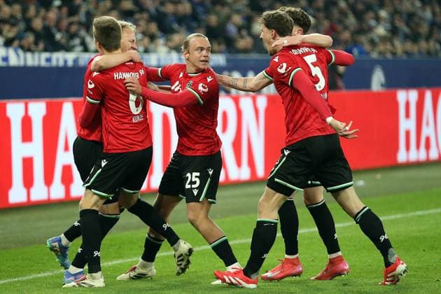 14 03 2025, xrekx, Fußball 2 Bundesliga, FC Schalke 04 Hannover 96 v l Torjubel nach dem Tor zum 1 2 celebrating the goal celebrate durch Havard Nielsen Hannover 96 DFL DFB REGULATIONS PROHIBIT ANY USE OF PHOTOGRAPHS as IMAGE SEQUENCES and or QUASI VIDEO Gelsenkirchen