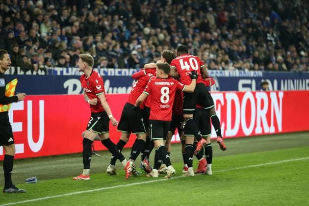 14 03 2025, xrekx, Fußball 2 Bundesliga, FC Schalke 04 Hannover 96 v l Torjubel nach dem Tor zum 1 2 celebrating the goal celebrate durch Havard Nielsen Hannover 96 DFL DFB REGULATIONS PROHIBIT ANY USE OF PHOTOGRAPHS as IMAGE SEQUENCES and or QUASI VIDEO Gelsenkirchen