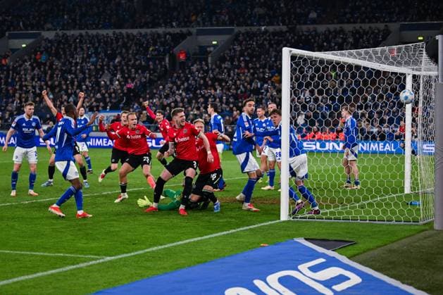 14 03 2025, Football, 2 Bundesliga, Matchday 26 Season 2024 2025, FC Schalke 04 Hannover 96, Havard Nielsen Hannover 96 m celebrates the goal for 1 2, xRHR PHOTO TKx Copyright: RHR-FOTOx RHR-FOTO TK