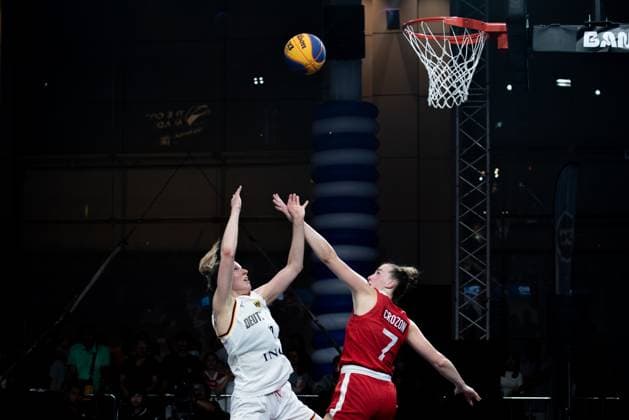 Germany Vs Canada in Bangkok, Thailand - 14 Mar 2025 Meret Kleine-Beek (L) of Germany and Paige Crozon (R) of Canada seen in action during the women s FIBA Basketball 3x3 Champions Cup 2025 match between Germany and Canada at Central World. Final score; Germany 10 : 14 Canada. Bangkok Thailand Copyright: xPeeraponxBoonyakiatx xSOPAxImagesx FIBA3x3W-9
