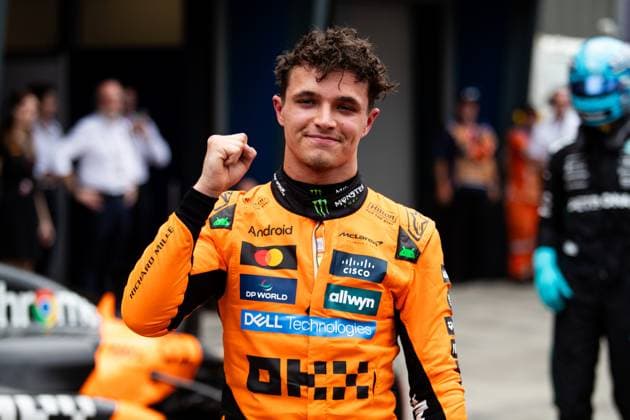 Sport Bilder des Tages F1 - AUSTRALIAN GRAND PRIX 2025 NORRIS Lando (gbr), McLaren F1 Team MCL39, portrait celebrating pole position during the Formula 1 Louis Vuitton Australian Grand Prix 2025, 1st round of the 2025 FIA Formula One World Championship, WM, Weltmeisterschaft from March 14 to 16, 2025 on the Albert Park Grand Prix Circuit, in Melbourne, Australia -  Copyright: xJoaoxFilipex