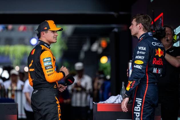 Lando Norris McLaren Formula 1 Team, 04 talks to Max Verstappen Oracle Red Bull Racing, 01 , AUS, Formula 1 World Championship, Luis Vuitton Australian Grand Prix, Albert Park Circuit Melbourne, Qualifying, 2025 season, 15 03 2025 AUS, Formula 1 World Championship, Luis Vuitton Australian Grand Prix, Albert Park Circuit Melbourne, Qualifying Day, 2025 season, 15 03 2025 Melbourne Copyright: xEibner-Pressefoto Memmlerx EP_MMR