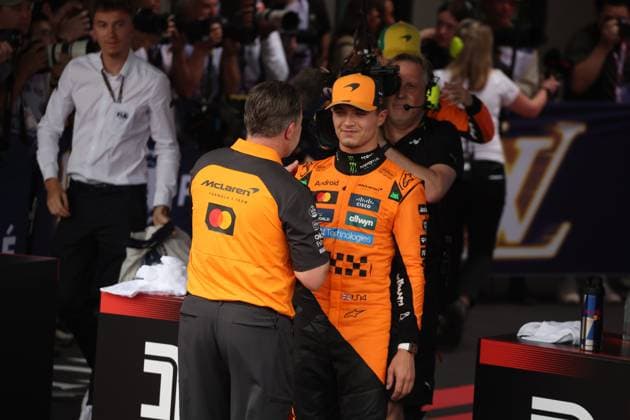 15 03 2025, Albert Park Circuit, Melbourne, FORMULA 1 LOUIS VUITTON AUSTRALIAN GRAND PRIX 2025 ,pictured Managing Director Zak Brown McLaren Formula 1 Team congratulates Lando Norris GBR , McLaren F1 Team on pole position Photo by Hasan Bratic DeFodi Images