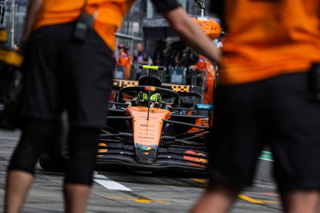 F1 - AUSTRALIAN GRAND PRIX 2025 04 NORRIS Lando (gbr), McLaren F1 Team MCL39, action pitstop during the Formula 1 Louis Vuitton Australian Grand Prix 2025, 1st round of the 2025 FIA Formula One World Championship, WM, Weltmeisterschaft from March 14 to 16, 2025 on the Albert Park Grand Prix Circuit, in Melbourne, Australia - MelbourneAustralia  Copyright: xFLORENTxGOODENx