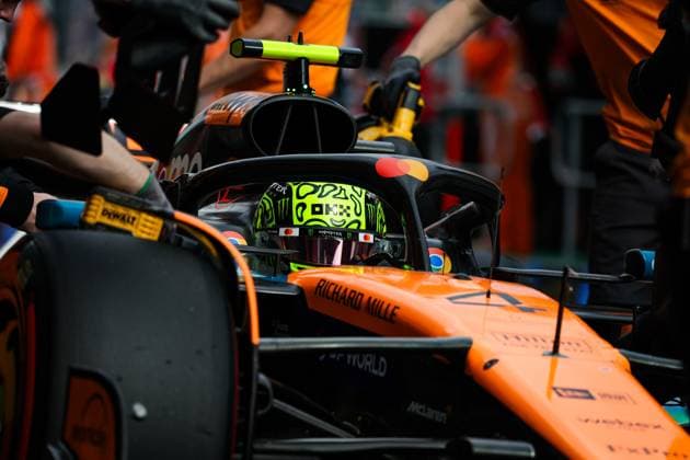 F1 - AUSTRALIAN GRAND PRIX 2025 04 NORRIS Lando (gbr), McLaren F1 Team MCL39, action pitstop during the Formula 1 Louis Vuitton Australian Grand Prix 2025, 1st round of the 2025 FIA Formula One World Championship, WM, Weltmeisterschaft from March 14 to 16, 2025 on the Albert Park Grand Prix Circuit, in Melbourne, Australia - MelbourneAustralia  Copyright: xFLORENTxGOODENx