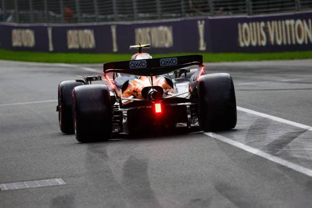 F1 - AUSTRALIAN GRAND PRIX 2025 04 NORRIS Lando (gbr), McLaren F1 Team MCL39, action pitstop during the Formula 1 Louis Vuitton Australian Grand Prix 2025, 1st round of the 2025 FIA Formula One World Championship, WM, Weltmeisterschaft from March 14 to 16, 2025 on the Albert Park Grand Prix Circuit, in Melbourne, Australia - MelbourneAustralia  Copyright: xFLORENTxGOODENx