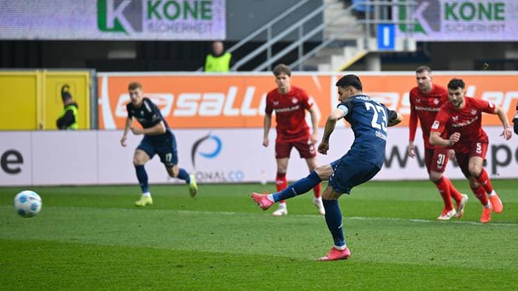 Paderborn, Home Deluxe Arena, 15 03 25, GER, Herren, 2 Bundesliga, Saison 2024 2025, SC Paderborn 07 1 FC Kaiserslautern Bild Raphael OBERMAIR Paderborn macht das Tor zum 2 0 Only for editorial use DFL regulations prohibit any use of photographs as image sequences and or quasi video NRW Germany