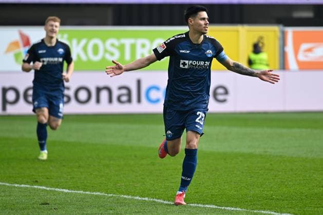 Paderborn, Home Deluxe Arena, 15 03 25, GER, Herren, 2 Bundesliga, Saison 2024 2025, SC Paderborn 07 1 FC Kaiserslautern Bild Raphael OBERMAIR Paderborn jubilates after his goal for 2 0 Only for editorial use DFL regulations prohibit any use of photographs as image sequences and or quasi video NRW Germany