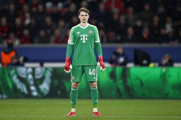 LEVERKUSEN - FC Bayern Munich goalkeeper Jonas Urbig during the UEFA Champions League match between Bayer 04 Leverkusen and FC Bayern Munich at the Bay Arena on March 11, 2025 in Leverkusen, Germany. ANP Hollandse Hoogte Bart Stoutjesdijk UEFA Champions League 2024 25 Round of 16 Second Leg 2024 25 xVIxANPxSportx xBartxStoutjesdijkxIVx 522392608 originalFilename: 522392608.jpg