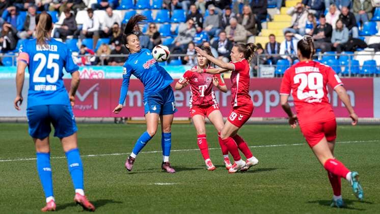 v li Marta Cazalla Garcia TSG, 15 , Alena Bienz Köln, 11 , Dora Zeller Köln, 19 , duel, duel scene, duel, tackle, tackling, dynamics, action, action, 15 03 2025, Sinsheim Hoffenheim Germany , Soccer, Google Pixel Women Bundesliga, TSG 1899 Hoffenheim 1 FC Köln, DFB DFL REGULATIONS PROHIBIT ANY USE OF PHOTOGRAPHS AS IMAGE SEQUENCES AND OR QUASI VIDEO xozx