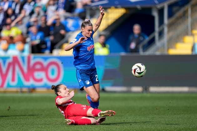 v li Sylwia Matysik Cologne, 20 , Selina Cerci TSG, 29 , duel, duel, tackle, tackling, dynamics, action, action, 15 03 2025, Sinsheim Hoffenheim Germany , Football, Google Pixel Women Bundesliga, TSG 1899 Hoffenheim 1 FC Köln, DFB DFL REGULATIONS PROHIBIT ANY USE OF PHOTOGRAPHS AS IMAGE SEQUENCES AND OR QUASI VIDEO xozx
