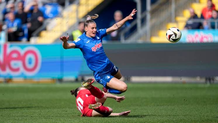 v li Sylwia Matysik Cologne, 20 , Selina Cerci TSG, 29 , duel, duel, tackle, tackling, dynamics, action, action, 15 03 2025, Sinsheim Hoffenheim Germany , Football, Google Pixel Women Bundesliga, TSG 1899 Hoffenheim 1 FC Köln, DFB DFL REGULATIONS PROHIBIT ANY USE OF PHOTOGRAPHS AS IMAGE SEQUENCES AND OR QUASI VIDEO xozx