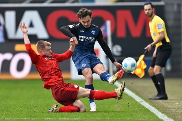 Paderborn, Home Deluxe Arena, 15 03 25, GER, Herren, 2 Bundesliga, Saison 2024 2025, SC Paderborn 07 1 FC Kaiserslautern Picture from left in duel Jean ZIMMER Kaiserslautern and Aaron ZEHNTER Paderborn Only for editorial use DFL regulations prohibit any use of photographs as image sequences and or quasi video NRW Germany