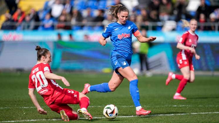 v li Sylwia Matysik Cologne, 20 , Melissa Kössler TSG, 25 , duel, duel, tackle, tackling, dynamics, action, action, 15 03 2025, Sinsheim Hoffenheim Germany , Football, Google Pixel Women Bundesliga, TSG 1899 Hoffenheim 1 FC Köln, DFB DFL REGULATIONS PROHIBIT ANY USE OF PHOTOGRAPHS AS IMAGE SEQUENCES AND OR QUASI VIDEO xozx