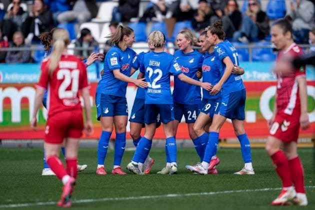 Players of TSG 1899 Hoffenheim, cheer about the goal to 1 0, jubilation, goal celebration, celebrate the goal, goal, celebration, cheers about the goal, rejoice, joy, rejoices, optimistic, positive, game scene, highlight, Action, Action, 15 03 2025, Sinsheim Hoffenheim Germany , Soccer, Google Pixel Women Bundesliga, TSG 1899 Hoffenheim 1 FC Köln, DFB DFL REGULATIONS PROHIBIT ANY USE OF PHOTOGRAPHS AS IMAGE SEQUENCES AND OR QUASI VIDEO xozx