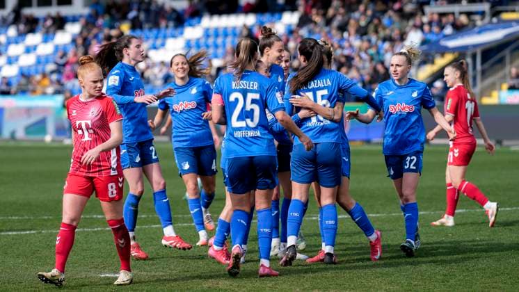 Players of TSG 1899 Hoffenheim, cheer about the goal to 2 1, jubilation, goal celebration, celebrate the goal, goal, celebration, cheers about the goal, rejoice, joy, rejoices, optimistic, positive, game scene, highlight, Action, Action, 15 03 2025, Sinsheim Hoffenheim Germany , Soccer, Google Pixel Women Bundesliga, TSG 1899 Hoffenheim 1 FC Köln, DFB DFL REGULATIONS PROHIBIT ANY USE OF PHOTOGRAPHS AS IMAGE SEQUENCES AND OR QUASI VIDEO xozx