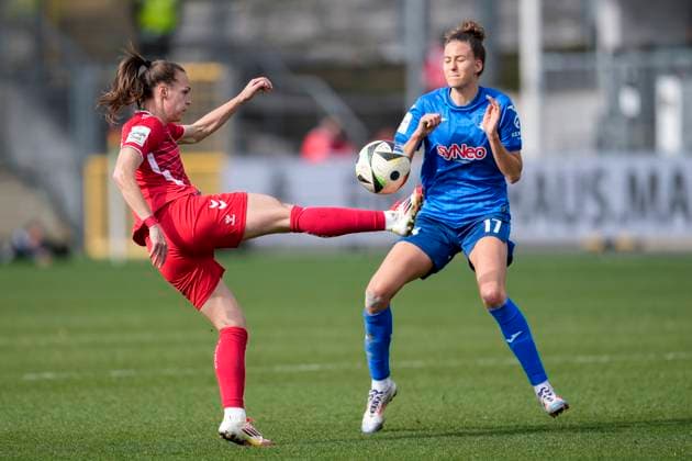 v li Dora Zeller Köln, 19 , Franziska Harsch TSG, 17 , duel, duel, tackle, tackling, dynamics, action, action, 15 03 2025, Sinsheim Hoffenheim Germany , Football, Google Pixel Women Bundesliga, TSG 1899 Hoffenheim 1 FC Köln, DFB DFL REGULATIONS PROHIBIT ANY USE OF PHOTOGRAPHS AS IMAGE SEQUENCES AND OR QUASI VIDEO xozx