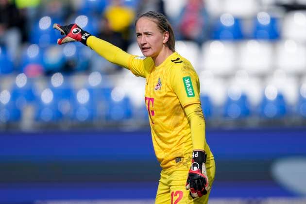 Paula Hoppe Goalkeeper, Goalkeeper, Cologne, 12 , gives instructions, gestures, gesticulates with arms, single image, single photo, action, action, 15 03 2025, Sinsheim Hoffenheim Germany , Football, Google Pixel Women Bundesliga, TSG 1899 Hoffenheim 1 FC Köln, DFB DFL REGULATIONS PROHIBIT ANY USE OF PHOTOGRAPHS AS IMAGE SEQUENCES AND OR QUASI VIDEO xozx