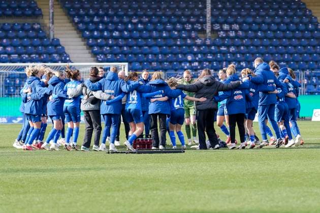 TSG 1899 Hoffenheim players, cheering after the final whistle, joy about the victory, winner, winners, cheers, cheering, cheerful, positive, happy, rejoicing, optimistic, highlight, action, action, dancing in a circle, team circle, Team circle, 15 03 2025, Sinsheim Hoffenheim Germany , Soccer, Google Pixel Women Bundesliga, TSG 1899 Hoffenheim 1 FC Köln, DFB DFL REGULATIONS PROHIBIT ANY USE OF PHOTOGRAPHS AS IMAGE SEQUENCES AND OR QUASI VIDEO xozx
