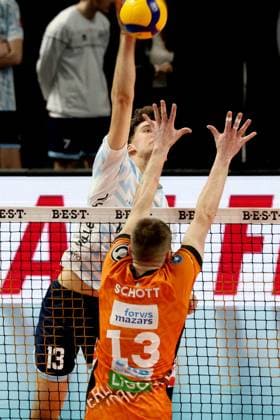 DEU, DVV, 1 VBL, BR Volleys vs Dachau, 15 03 2025, Max Schmeling Halle, Berlin, DEU, DVV, 1 VBL, BR Volleys vs Dachau, in the picture Ruben Schott BR Volleys 13 , Niklas Uhl Dachau 13 , Coach Patrick Steuerwald Dachau Photo Juergen Engler nordphoto GmbH nordphotoxGmbHx xEngler nph00076
