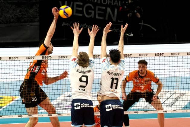 DEU, DVV, 1 VBL, BR Volleys vs Dachau, 15 03 2025, Max Schmeling Halle, Berlin, DEU, DVV, 1 VBL, BR Volleys vs Dachau, in the picture Daniel Malescha BR Volleys 10 , Matthew Slivinski Dachau 9 , Patrick Rupprecht Dachau 11 Photo Juergen Engler nordphoto GmbH nordphotoxGmbHx xEngler nph00076