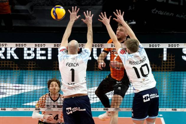 DEU, DVV, 1 VBL, BR Volleys vs Dachau, 15 03 2025, Max Schmeling Halle, Berlin, DEU, DVV, 1 VBL, BR Volleys vs Dachau, in the picture Simon Plaskie BR Volleys 7 , Iven Ferch Dachau 1 , Luca Russelmann Dachau 10 Foto Juergen Engler nordphoto GmbH nordphotoxGmbHx xEngler nph00076