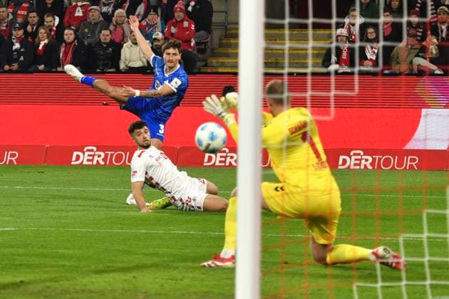 Penalty area scene Marvin Schwäbe Koeln 1 thwarts goal chance by Guille Bueno Darmstadt 3 15 03 2025 Soccer 1 FC Koeln vs SSV Darmstadt 98, Rheinenergiestadion, Koeln, DFB DFL REGULATIONS PROHIBIT ANY USE OF PHOTOGRAPHS AS IMAGE SEQUENCES AND OR QUASI VIDEO Copyright: xpepphotox xHorstxMauelshagenx pep00321, pep_20250315_hm_5734