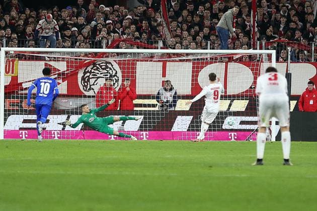 15 03 2025, xrekx, Soccer 2 Bundesliga, 1 FC Koeln SV Darmstadt 98 v l Goal kick to 2 1 Penalty kick by Luca Waldschmidt 1 FC Koeln Marcel Schuhen SV Darmstadt 98 DFL DFB REGULATIONS PROHIBIT ANY USE OF PHOTOGRAPHS as IMAGE SEQUENCES and or QUASI VIDEO Koeln