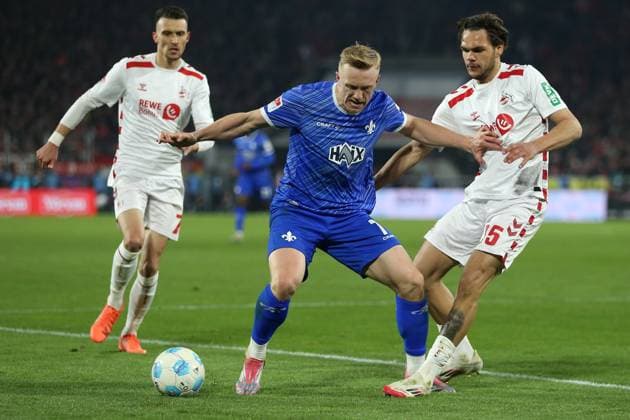 15 03 2025, xrekx, Fußball 2 Bundesliga, 1 FC Koeln SV Darmstadt 98 v l Isac Lidberg SV Darmstadt 98 Max Finkgräfe Finkgraefe 1 FC Koeln Zweikampf, Aktion, action, battle for the ball DFL DFB REGULATIONS PROHIBIT ANY USE OF PHOTOGRAPHS as IMAGE SEQUENCES and or QUASI VIDEO Koeln