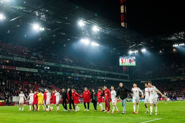 2 Fußball Bundesliga 1 FC Köln SV Darmstadt 98 15 03 2025 The players of 1 FC Köln celebrate the victory with the curve 2 Fußball Bundesliga, 1 FC Köln SV Darmstadt 98, Köln, Rheinenergiestadion am 15 03 2025 DFL REGULATIONS PROHIBIT ANY USE OF PHOTOGRAPHS AS IMAGE SEQUENCES AND OR QUASI VIDEO Copyright: xBEAUTIFULxSPORTS Wunderlx