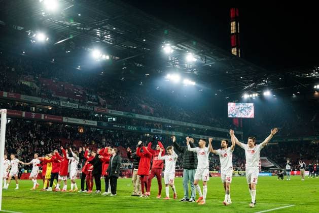 2 Fußball Bundesliga 1 FC Köln SV Darmstadt 98 15 03 2025 The players of 1 FC Köln celebrate the victory with the curve 2 Fußball Bundesliga, 1 FC Köln SV Darmstadt 98, Köln, Rheinenergiestadion am 15 03 2025 DFL REGULATIONS PROHIBIT ANY USE OF PHOTOGRAPHS AS IMAGE SEQUENCES AND OR QUASI VIDEO Copyright: xBEAUTIFULxSPORTS Wunderlx