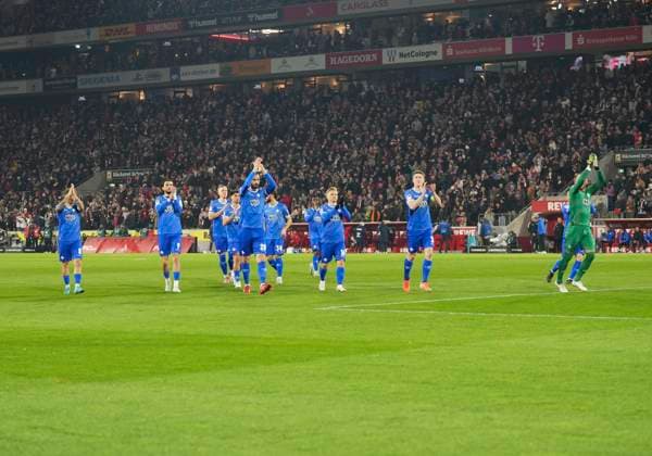 The team applauds the fans 1 FC Köln SC Darmstadt 98, 15 03 2025 Football, 2 Bundesliga, RheinEnergieStadion Köln DFL regulations prohibit any use of photographs as image sequences and or quasi video Copyright: HMBxMedia xMarcoxBader