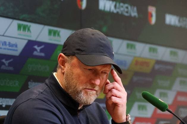 A disappointed head coach Ralph Hasenhuettl VfL Wolfsburg after the away defeat, FC Augsburg vs VfL Wolfsburg, Soccer, Bundesliga, Matchday 26, 15 03 2025 DFB regulations prohibit any use of photographs as image sequences and or quasi video Augsburg Bayern Germany Copyright: xkolbert-press xMartinxAgüerax