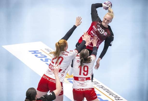 HANDBALL WOMEN 1 BUNDESLIGA 19 GAME DAY THC HB LUDWIGSBURG FOR EDITORIAL PURPOSES ONLY p 15 03 2025 Bad Langensalza Handball Women 1 Bundesliga Women Season 2024 2025 Salzhalle 19 Matchday Thuringian HC HB Ludwigsburg in photo Johanna Reichert 29 Thuringian HC in duel with Anne With Johansen 19 HB Ludwigsburg and Sofia Hvenfelt 20 HB Ludwigsburg Germany Thuringia Bad Langensalza Copyright SaschaxFromm Copyright: SaschaxFromm doc7zs9ikiqkhw1fabrfnm0 ,EDITORIAL USE ONLY Copyright: SaschaxFromm