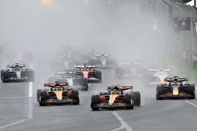 AUSTRALIAN GRAND PRIX, Lando Norris of McLaren leads into turn 1 during the start of the Australian Formula One Grand Prix at Albert Park in Melbourne, Victoria, Sunday, March 16, 2025. ( NO ARCHIVING, EDITORIAL USE ONLY, NO USE IN BOOKS WITHOUT CONSENT Melbourne Victoria Australia  Copyright: xJamesxRossx 20250316147757537022
