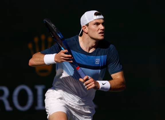March 15, 2025 Jack Draper of Great Britain runs for a shot against Carlos Alcaraz of Spain during the 2025 BNP Paribas Open at Indian Wells Tennis Garden in Indian Wells, California. Mandatory Photo Credit: CSM Indian Wells United States of America - ZUMAc04_ 20250315_zma_c04_593 Copyright: xCharlesxBausx