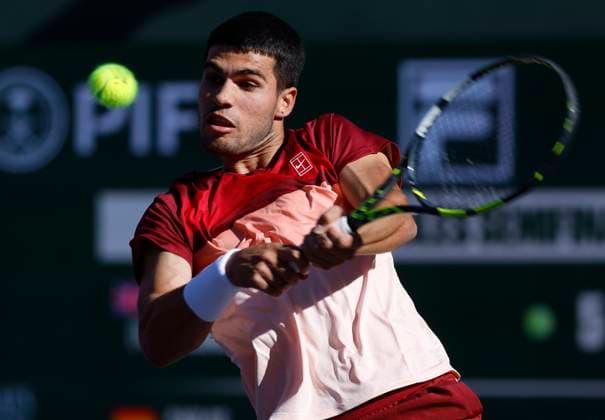 March 15, 2025 Carlos Alcaraz of Spain returns a shot to Jack Draper of Great Britain during the 2025 BNP Paribas Open at Indian Wells Tennis Garden in Indian Wells, California. Mandatory Photo Credit: CSM Indian Wells United States of America - ZUMAc04_ 20250315_zma_c04_594 Copyright: xCharlesxBausx