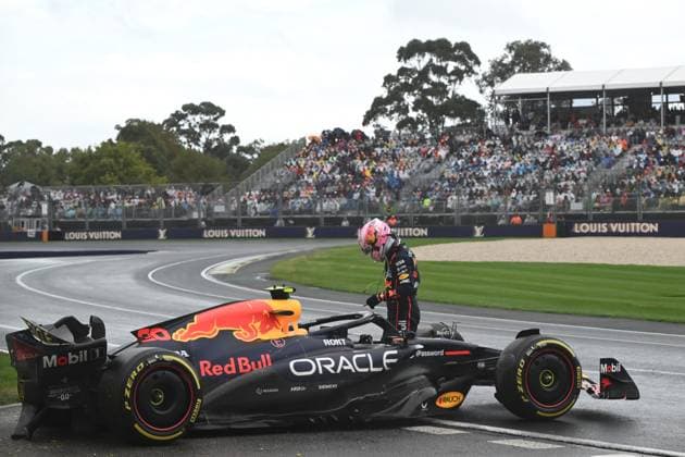 AUSTRALIAN GRAND PRIX, Liam Lawson of Red Bull Racing crashes during the Australian Formula One Grand Prix at Albert Park in Melbourne, Victoria, Sunday, March 16, 2025. ( NO ARCHIVING, EDITORIAL USE ONLY, NO USE IN BOOKS WITHOUT CONSENT Melbourne Victoria Australia  Copyright: xJoelxCarrettx 20250316175190271229